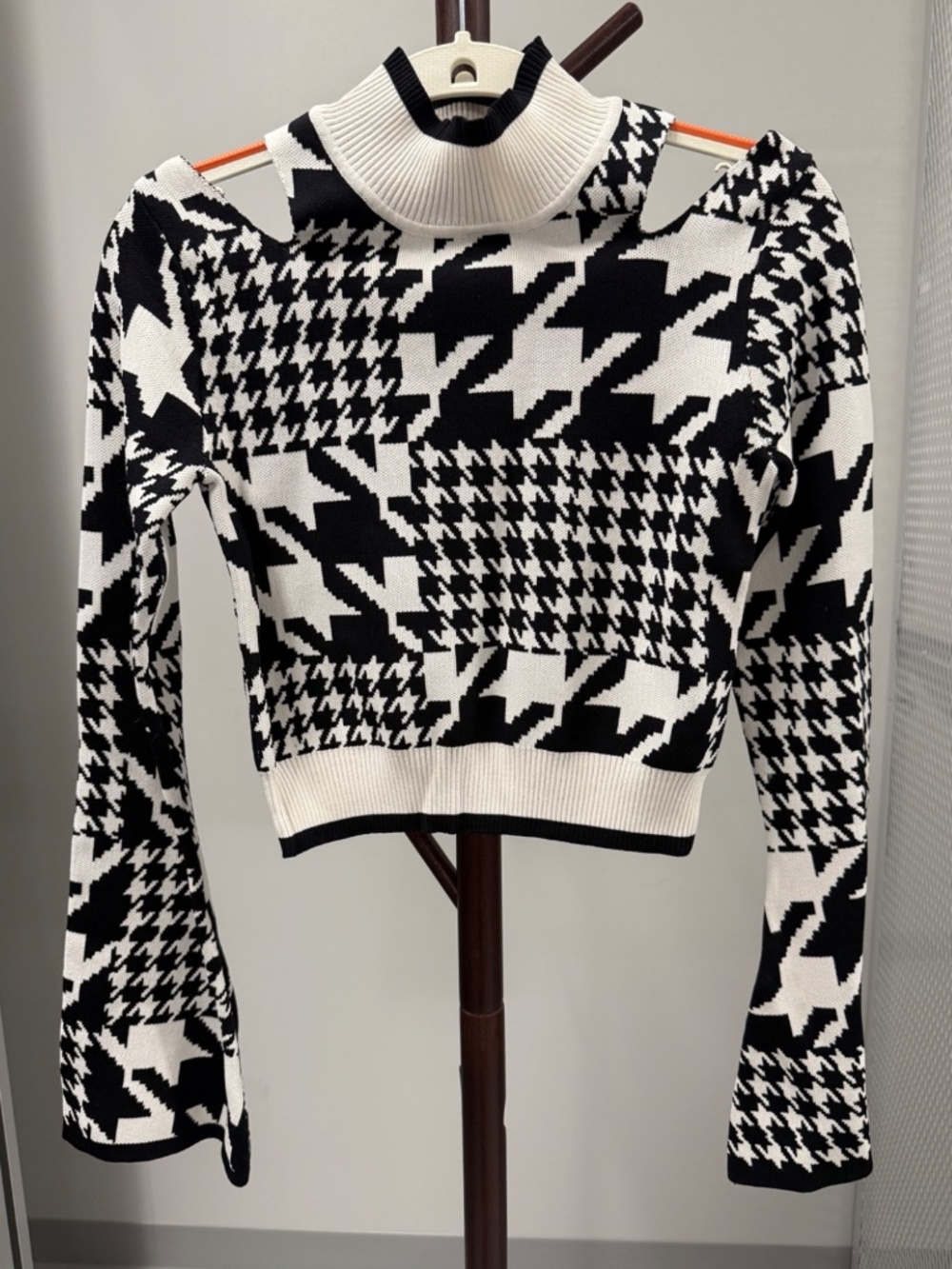 🖤🤍 Year Of Ours Houndstooth Winter Mock Neck Sweater - Picture 2 of 5